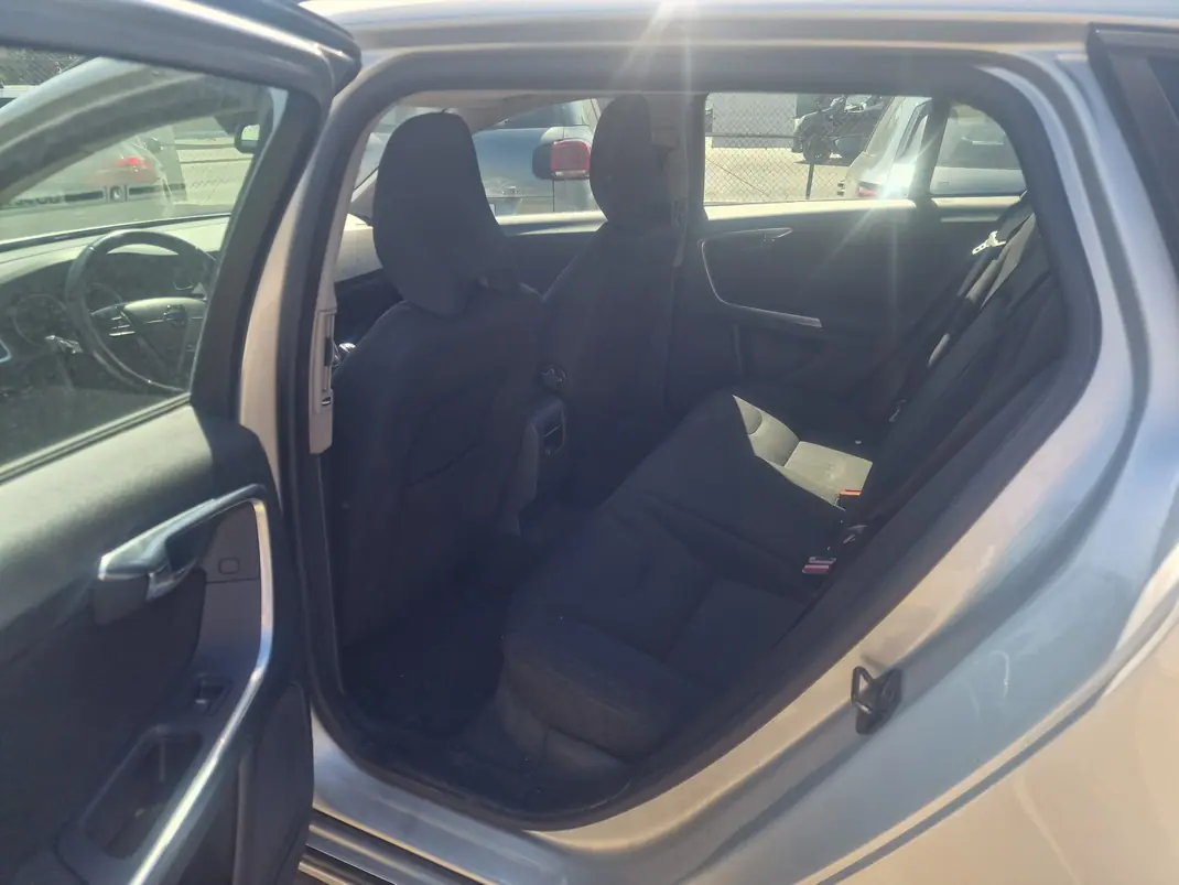 Volvo V60 2012 - 8950 EUR, 189000 km - 189000km - foto 7 de 13