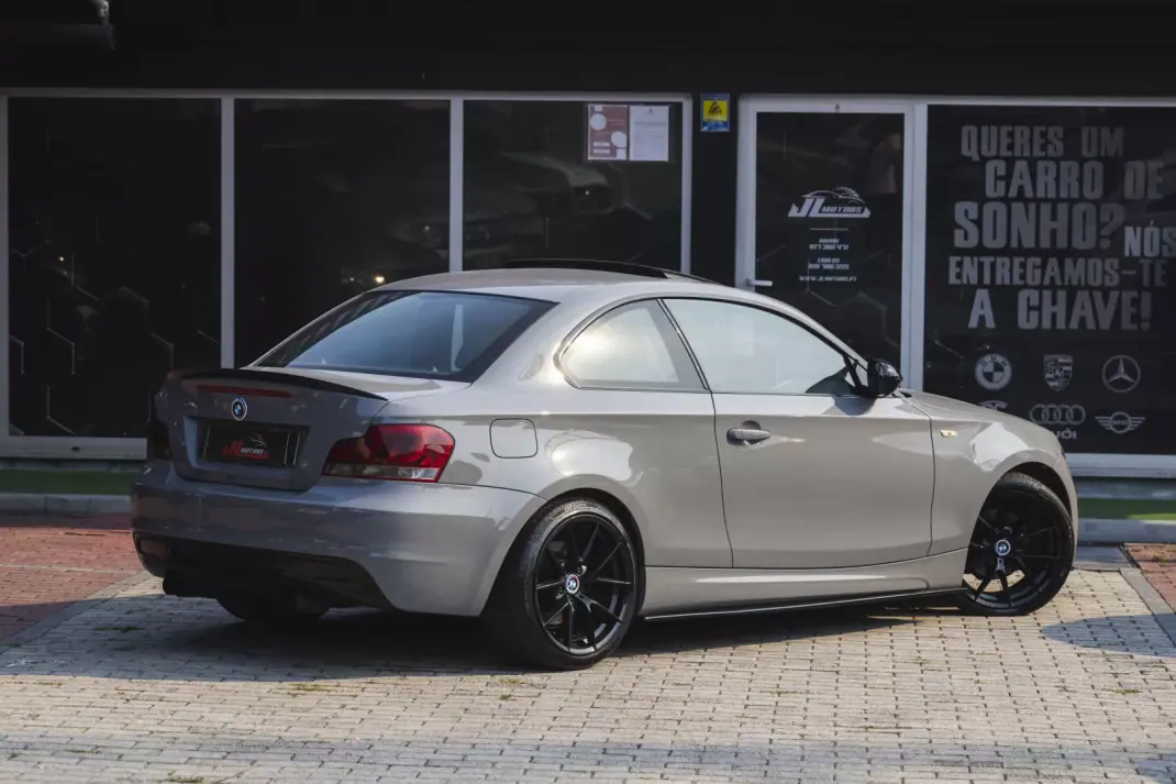BMW 118 2013 - 17900 EUR, 180900 km - 180900km - foto 32 de 41
