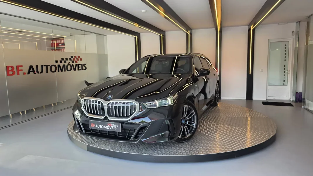 BMW 530e 2024 - 64900 EUR, 8152 km - AUTO.MOTO.pt - 8152km - foto 13 de 59