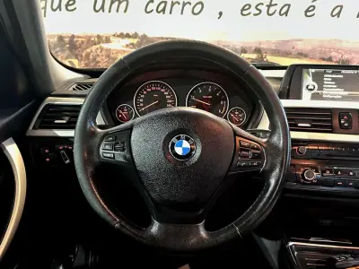 BMW 320 2014 - 13500 EUR, 292551 km - AUTO.MOTO.pt - 292551km - foto 18 de 25