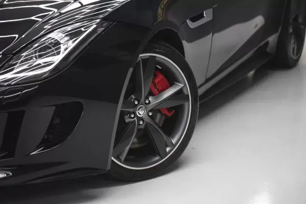 Jaguar F-Type 2013 - 68500 EUR, 36550 km - AUTO.MOTO.pt - 36550km - foto 25 de 34