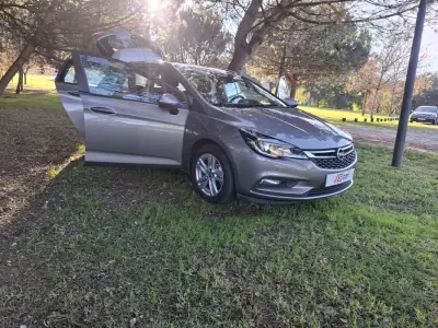 Opel Astra Sports Tourer 2017 - 8900 EUR, 231400 km - AUTO.MOTO.pt - 231400km - foto 16 de 35