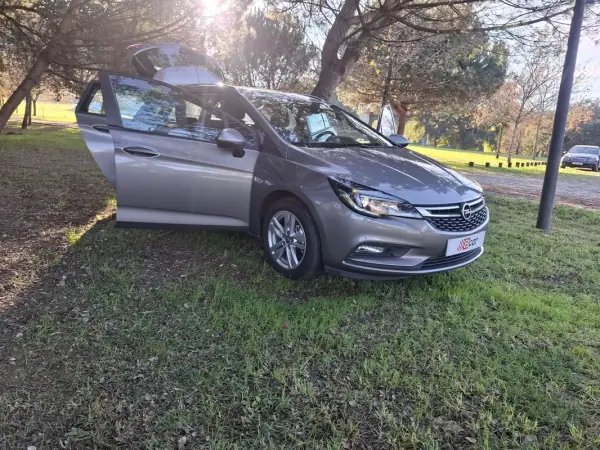 Opel Astra Sports Tourer 2017 - 8900 EUR, 231400 km - AUTO.MOTO.pt - 231400km - foto 16 de 35