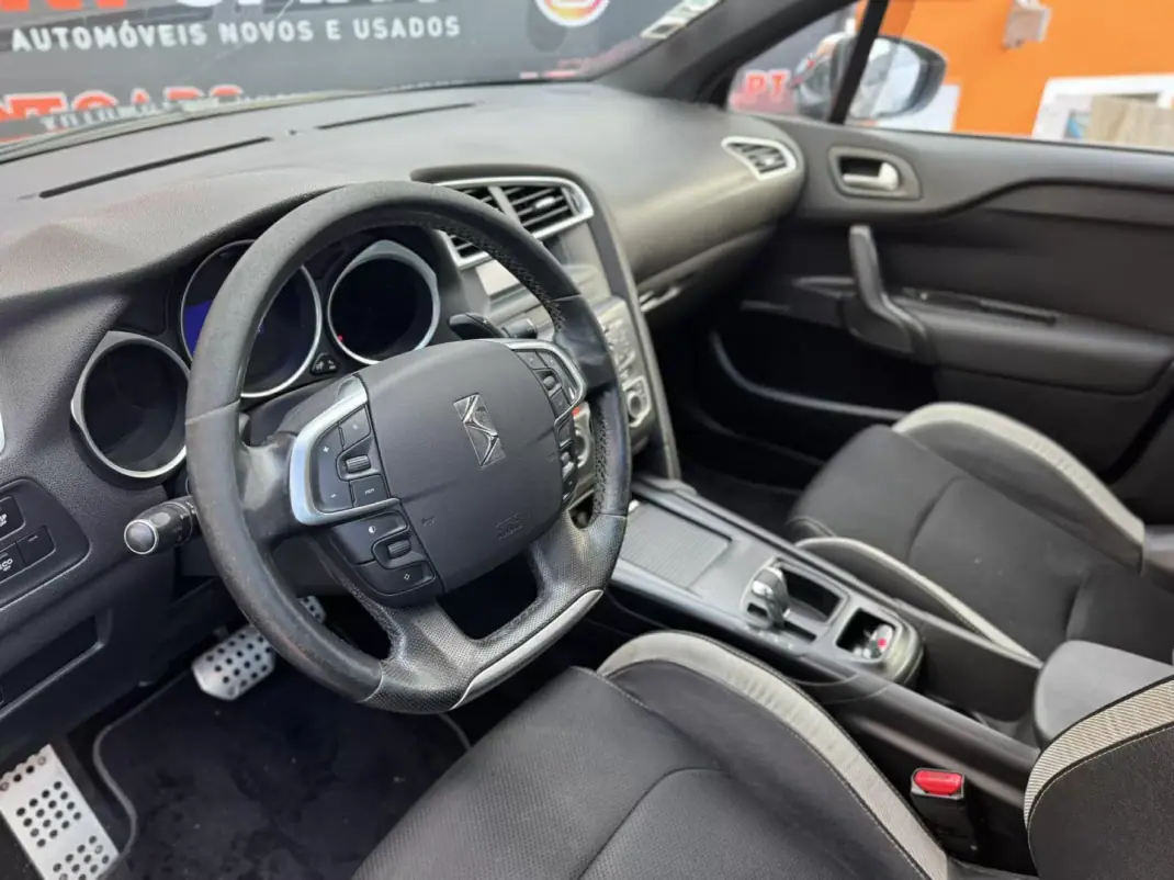 Citroën DS4 2012 - 8900 EUR, 224495 km - AUTO.MOTO.pt - 224495km - foto 3 de 9