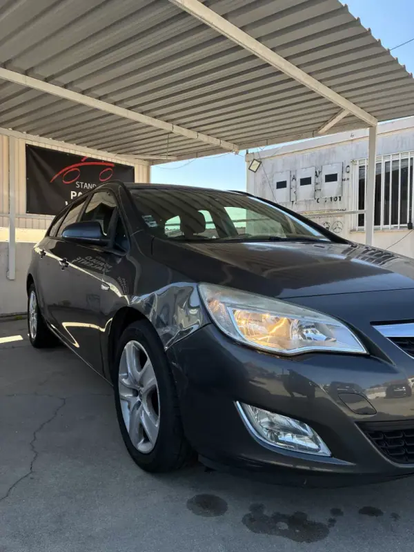 Opel Astra Sports Tourer 2011 - 2999 EUR, 329000 km - AUTO.MOTO.pt - 329000km - foto 4 de 20