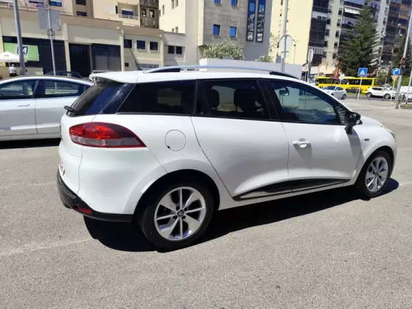 Renault Clio Sport Tourer 2018 - 7500 EUR, 250000 km - AUTO.MOTO.pt - 250000km - foto 10 de 23