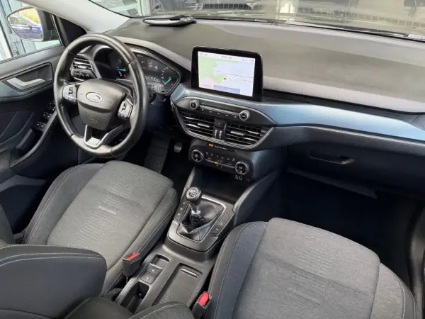 Ford Focus SW 2022 - 15999 EUR, 101021 km - AUTO.MOTO.pt - 101021km - foto 13 de 34