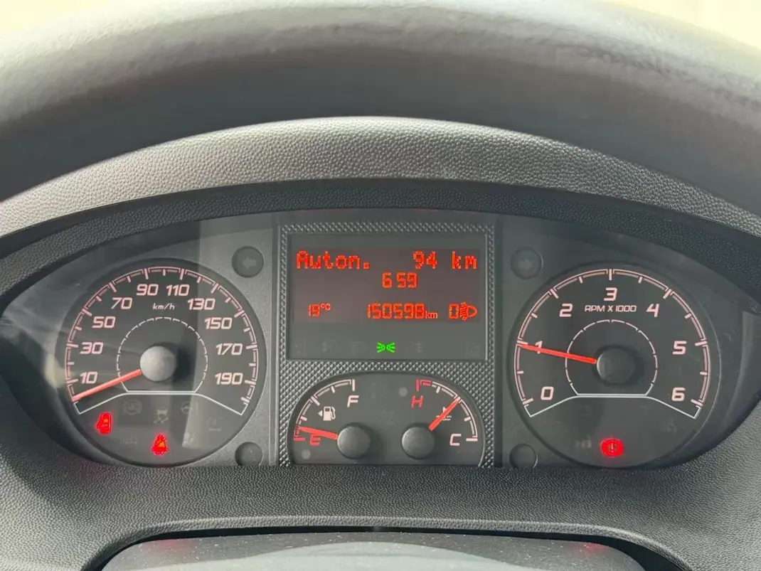 Peugeot 2020 - 16950 EUR, 100000 km - AUTO.MOTO.pt - 100000km - foto 18 de 24