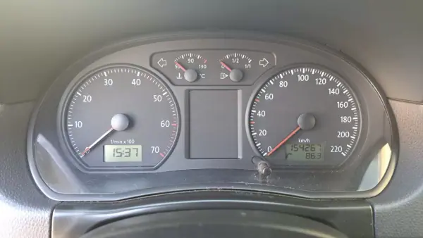 Volkswagen Polo 2008 - 4980 EUR, 154267 km - AUTO.MOTO.pt - 154267km - foto 34 de 38