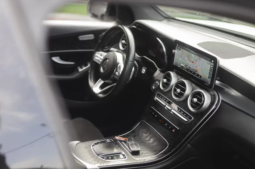Mercedes-Benz GLC 300 2022 - 48900 EUR, 141780 km - AUTO.MOTO.pt - 141780km - foto 14 de 36