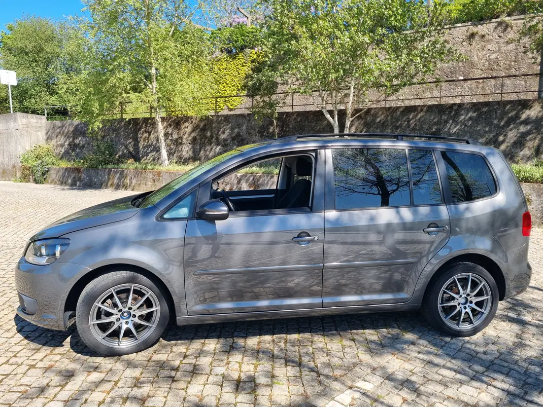 Volkswagen Touran 2014 - 13500 EUR, 124157 km - AUTO.MOTO.pt - 124157km - foto 1 de 6