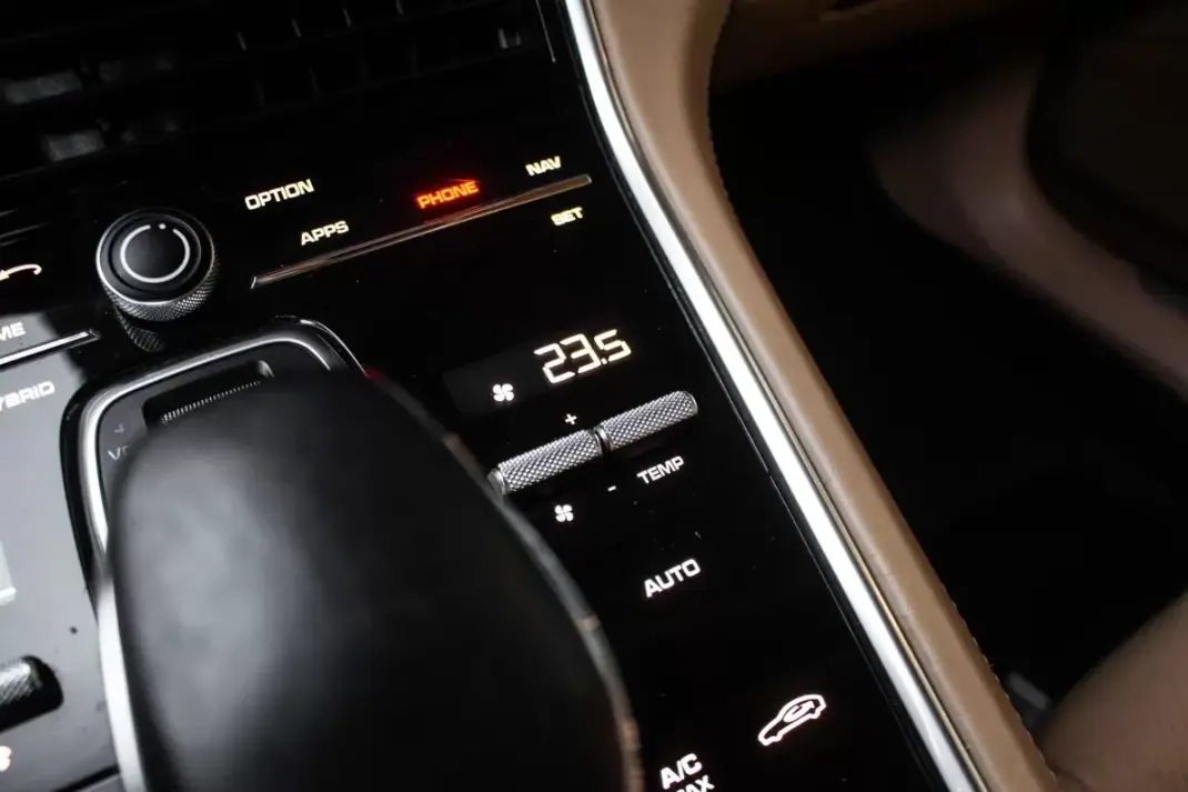 Porsche Panamera 2020 - 79990 EUR, 128249 km - 128249km - foto 24 de 48