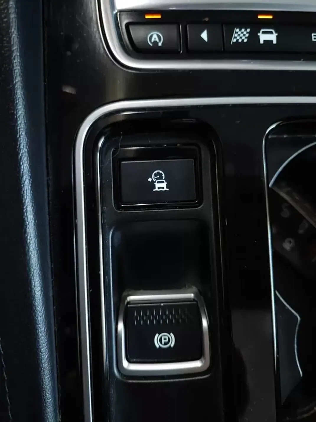 Jaguar F-Pace 2017 - 22500 EUR, 147000 km - AUTO.MOTO.pt - 147000km - foto 36 de 40