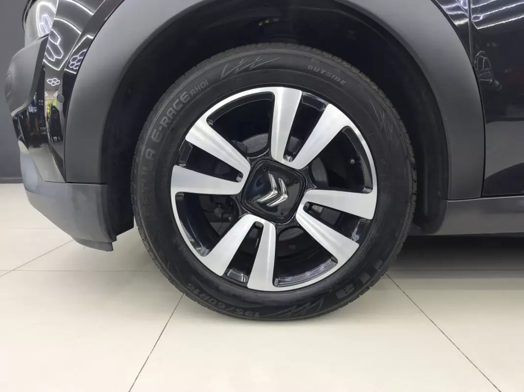 Citroën C4 Cactus 2015 - 10950 EUR, 186687 km - 186687km - foto 19 de 46