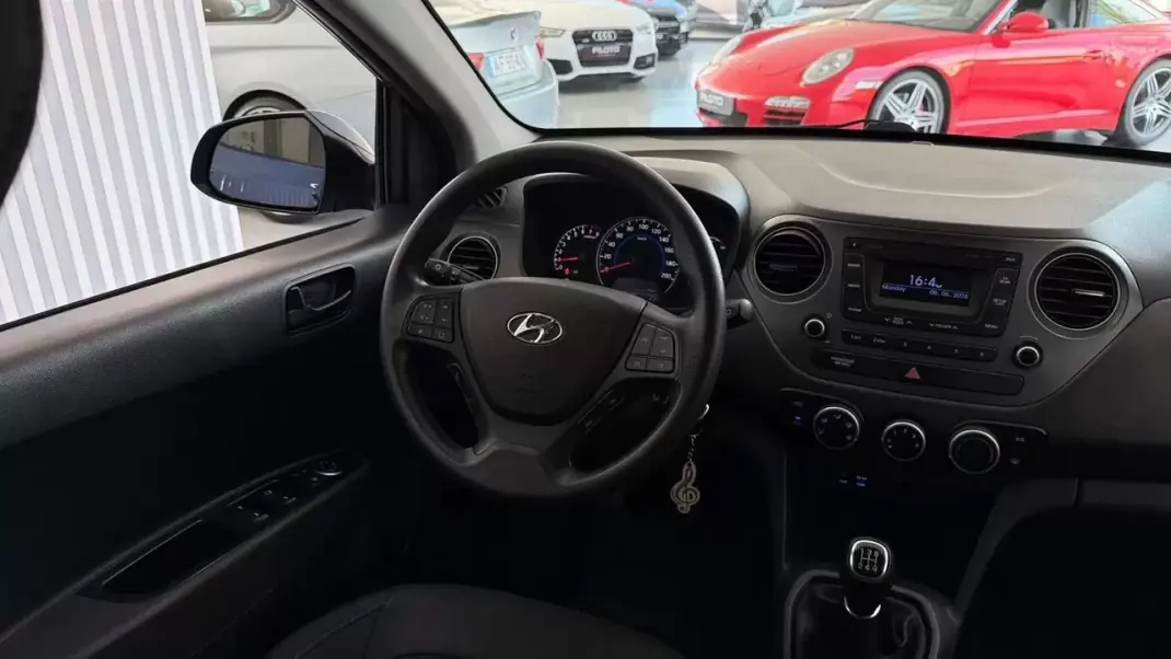 Hyundai i10 2018 - 10990 EUR, 68000 km - AUTO.MOTO.pt - 68000km - foto 11 de 25