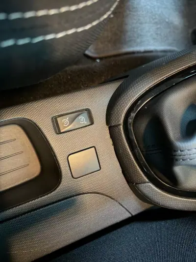 Renault Clio Sport Tourer 2014 - 7750 EUR, 199000 km - AUTO.MOTO.pt - 199000km - foto 13 de 16