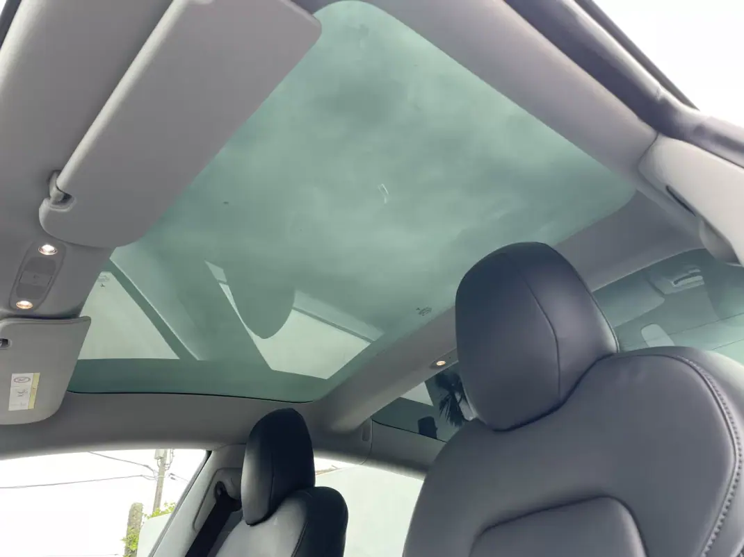 Tesla Model 3 2019 - 22995 EUR, 126801 km - AUTO.MOTO.pt - 126801km - foto 6 de 40
