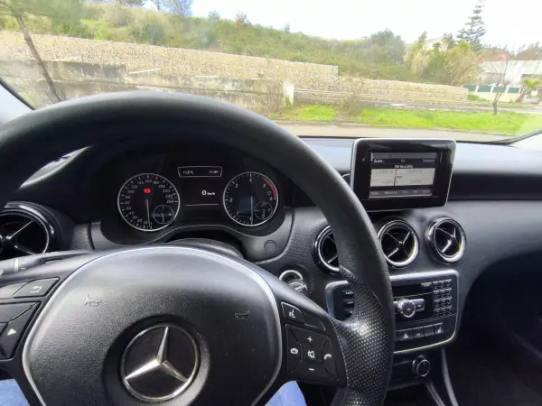 Mercedes-Benz A 180 2013 - 14900 EUR, 169000 km - AUTO.MOTO.pt - 169000km - foto 6 de 10