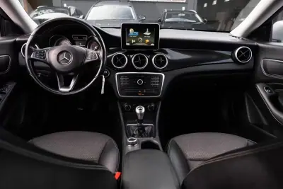 Mercedes-Benz CLA 180 2015 - 15900 EUR, 242000 km - AUTO.MOTO.pt - 242000km - foto 17 de 26