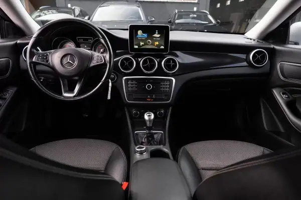 Mercedes-Benz CLA 180 2015 - 15900 EUR, 242000 km - AUTO.MOTO.pt - 242000km - foto 17 de 26