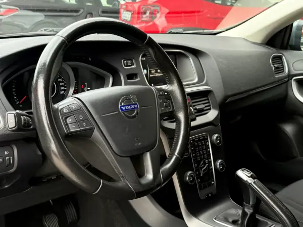 Volvo V40 2018 - 16850 EUR, 87000 km - AUTO.MOTO.pt - 87000km - foto 7 de 16