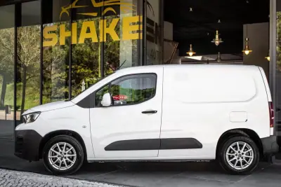 Peugeot Partner 1.5 Blue HDI 100 S&S Premium 2021 - 12990 EUR, 71659 km - AUTO.MOTO.pt - 71659km - foto 2 de 31