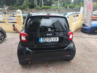 Smart Fortwo Cabrio 2016 - 9900 EUR, 76000 km - AUTO.MOTO.pt - 76000km - foto 8 de 24