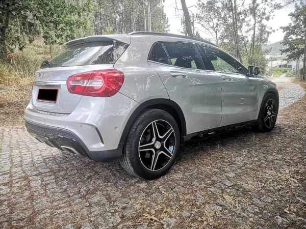 Mercedes-Benz GLA 180 2015 - 15250 EUR, 190000 km - AUTO.MOTO.pt - 190000km - foto 5 de 26