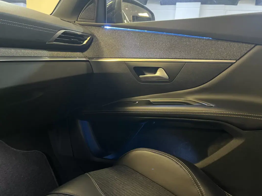 Peugeot 3008 2018 - 13990 EUR, 119000 km - 119000km - foto 27 de 38