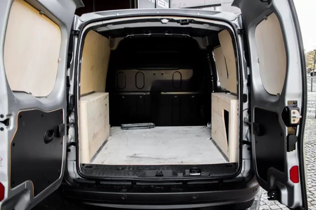 Renault Kangoo E-Tech Confort 2021 - 10900 EUR, 34967 km - AUTO.MOTO.pt - 34967km - foto 14 de 28