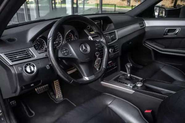 Mercedes-Benz E 250 2010 - 12990 EUR, 273813 km - 273813km - foto 20 de 36