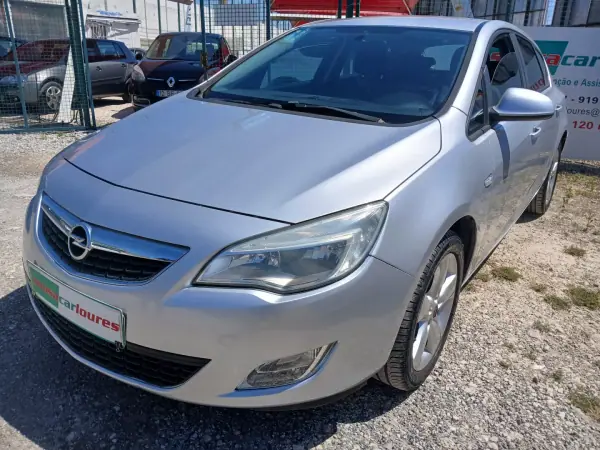 Opel Astra 2010 - 6350 EUR, 76845 km - AUTO.MOTO.pt - 76845km - foto 4 de 28