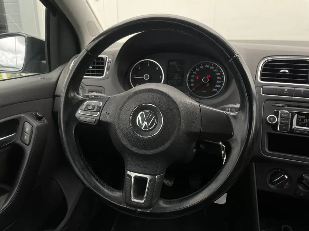 Volkswagen Polo 2013 - 7990 EUR, 168500 km - AUTO.MOTO.pt - 168500km - foto 16 de 24