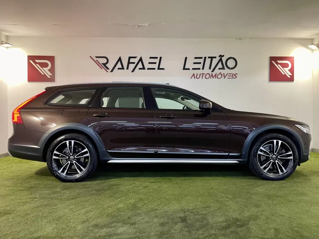 Volvo V90 Cross Country 2017 - 23500 EUR, 213000 km - AUTO.MOTO.pt - 213000km - foto 8 de 44