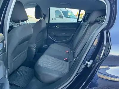 Peugeot 308 2019 - 10900 EUR, 131000 km - AUTO.MOTO.pt - 131000km - foto 19 de 27