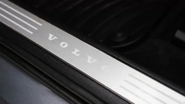 Volvo S90 2016 - 24750 EUR, 266000 km - AUTO.MOTO.pt - 266000km - foto 17 de 50