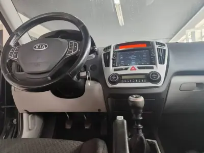 Kia Ceed SW 2007 - 4150 EUR, 296000 km - AUTO.MOTO.pt - 296000km - foto 20 de 33