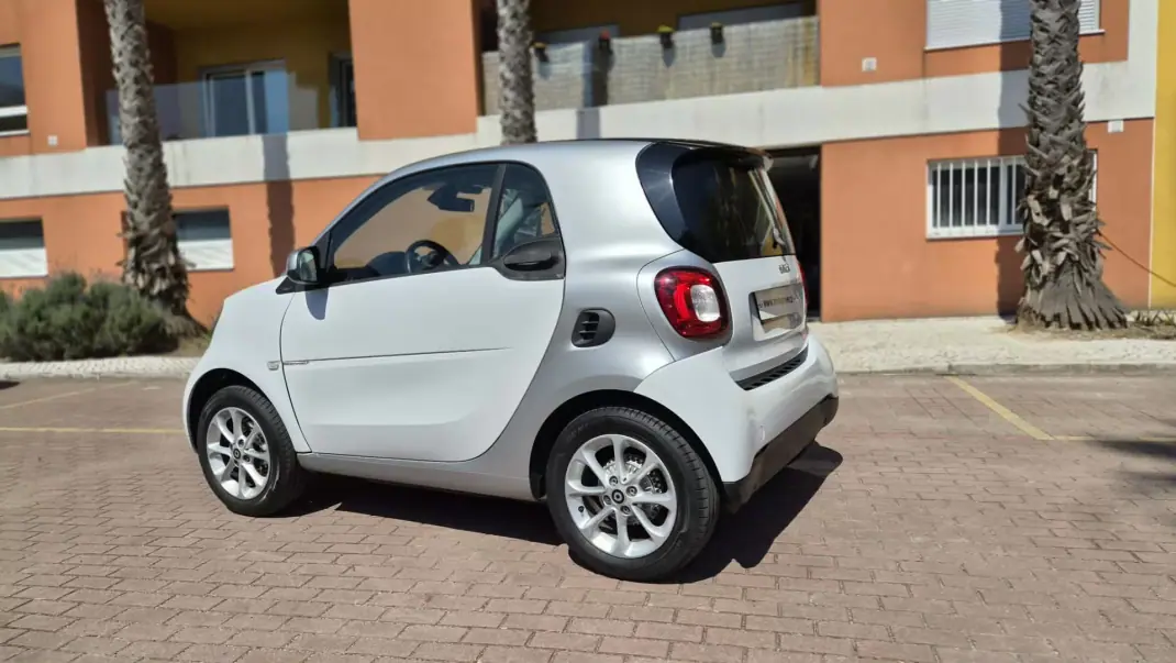 Smart ForTwo Coupé 2017 - 12480 EUR, 45000 km - 45000km - foto 4 de 7