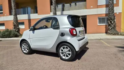 Smart ForTwo Coupé 2017 - 12480 EUR, 45000 km - AUTO.MOTO.pt - 45000km - foto 4 de 7