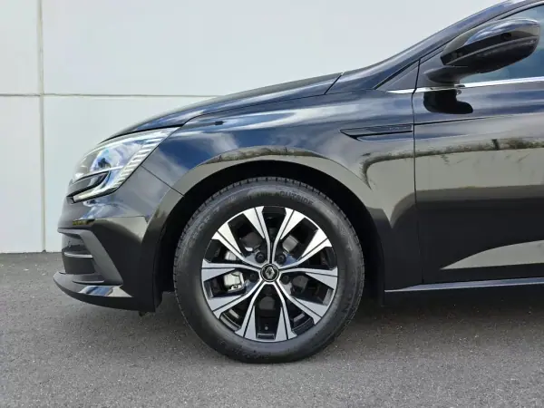 Renault Mégane 2021 - 15400 EUR, 63000 km - AUTO.MOTO.pt - 63000km - foto 5 de 30
