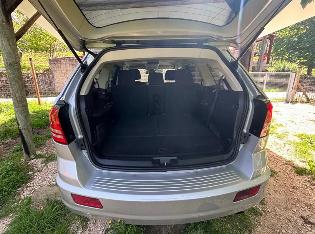 Dodge Journey 2010 - 7500 EUR, 212500 km - AUTO.MOTO.pt - 212500km - foto 2 de 10