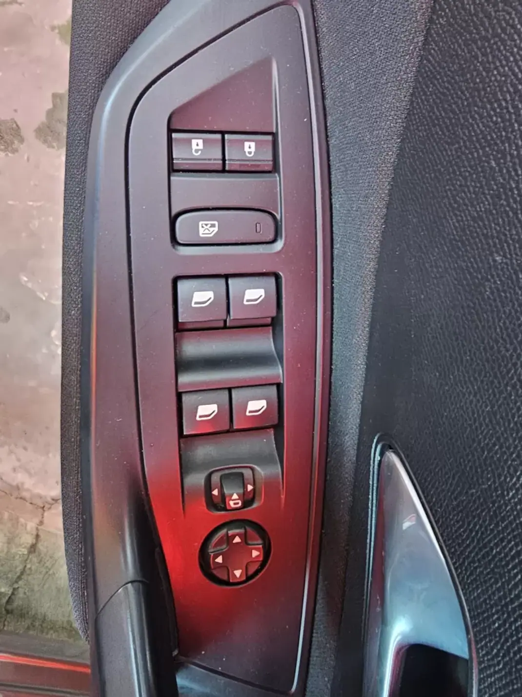 Peugeot 308 SW 2023 - 15750 EUR, 97000 km - AUTO.MOTO.pt - 97000km - foto 6 de 15