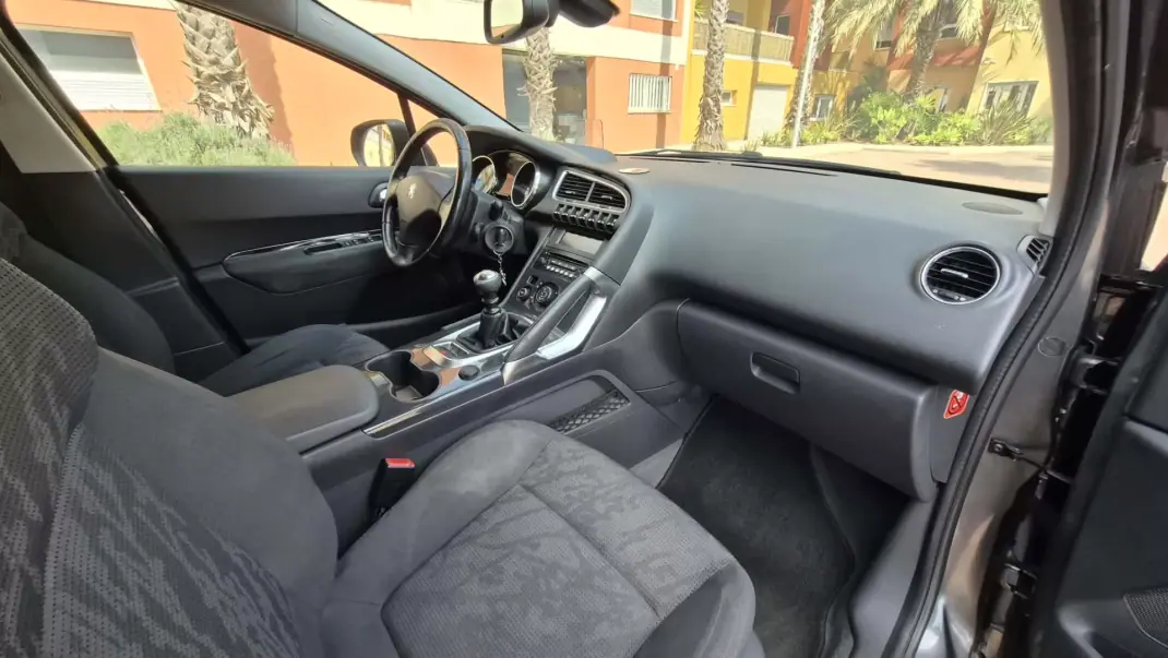 Peugeot 3008 2012 - 9480 EUR, 170000 km - AUTO.MOTO.pt - 170000km - foto 5 de 15