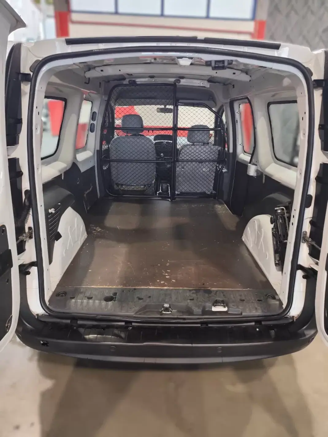 Renault Kangoo Express 1.5 BLUEHDI 2021 - 11990 EUR, 43201 km - AUTO.MOTO.pt - 43201km - foto 6 de 9