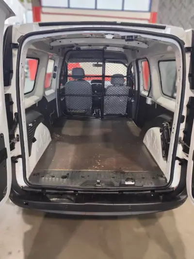 Renault Kangoo Express 1.5 BLUEHDI 2021 - 11990 EUR, 43201 km - AUTO.MOTO.pt - 43201km - foto 6 de 9