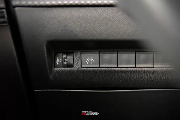 Peugeot 208 2022 - 13400 EUR, 49000 km - AUTO.MOTO.pt - 49000km - foto 24 de 26