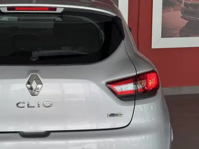 Renault Clio 2017 - 11990 EUR, 103171 km - AUTO.MOTO.pt - 103171km - foto 9 de 20