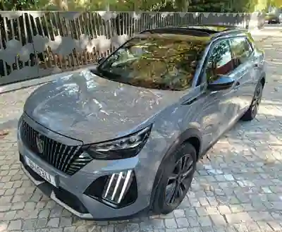 Peugeot 2008 2024 - 26500 EUR, 40000 km - 40000km - foto 1 de 15