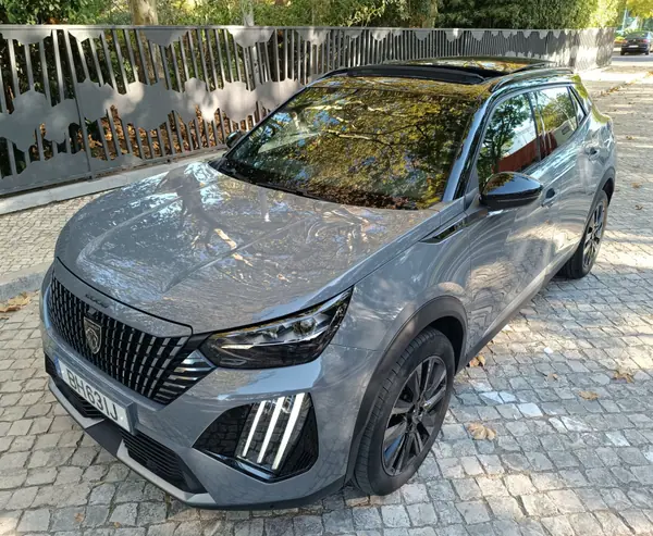 Peugeot 2008 GT ( Full Extras ) 2024 Gasolina — 40 000 km · Lisboa Peugeot 2008 GT ( Full Extras ) 2024 Gasolina