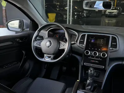 Renault Mégane Sport Tourer 2022 - 16990 EUR, 132900 km - AUTO.MOTO.pt - 132900km - foto 20 de 31